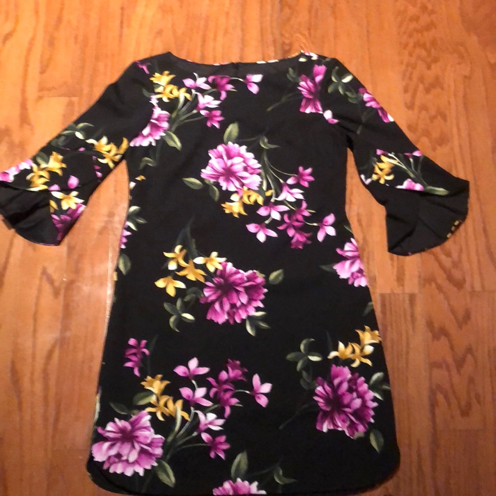 Flowered dress 4P Vince Camuto